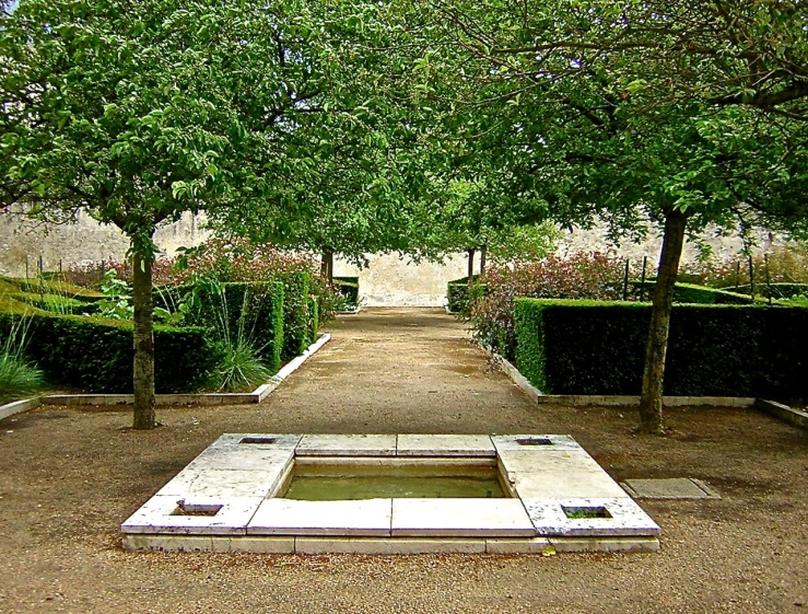 Blois garden/enclos*ure