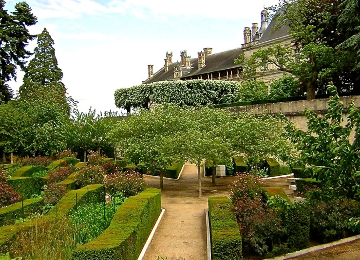Blois garden/enclos*ure