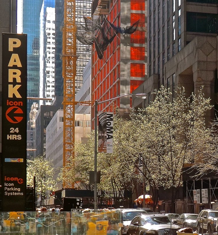 Manhattan in April/enclos*ure