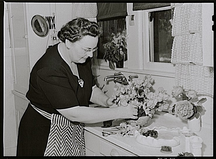 Arranging flowers, Turlock, CA, 1942, by Russell Lee, Library of Congress