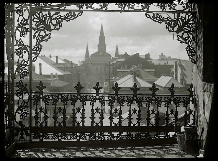 The Sunday porch/enclos*ure: iron lace in New Orleans