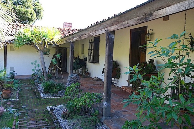 2010 photo by Dilly Lynn, via Wikimedia Commons