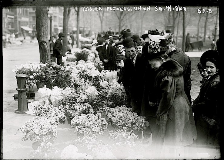 Vintage landscape/enclos*ure: buying Easter flowers, NYCity, 1908, via Library of Congress