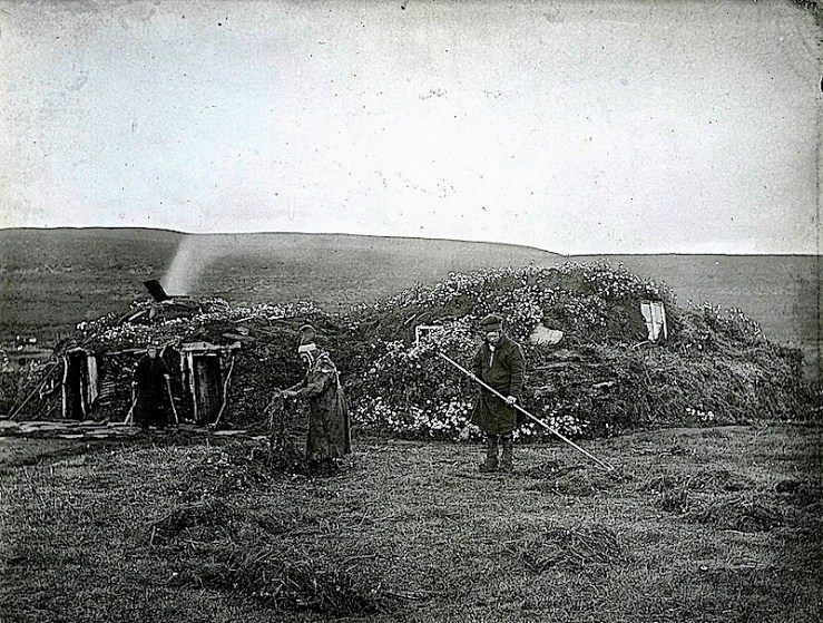 Fellesgamme i Nesseby. Høytørk.1900. Preus museum
