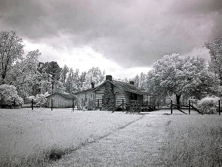 The approach, Chasley, Alabama, an infrared by C. Highsmith, 2010, Library of Congress