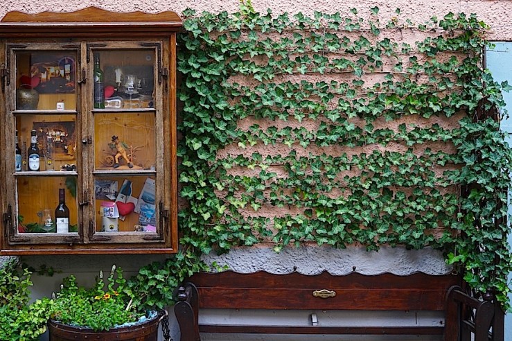 Esslingen, Germany, doorway seat and vitrine, by enclos*ure