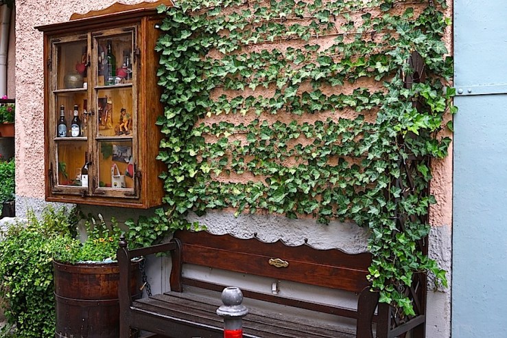 Esslingen, Germany, doorway seat, by enclos*ure