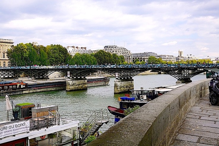 Pont des Arts, Paris, Sept 2015, enclos*ure