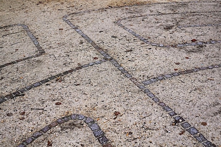 The labyrinth at Leonardskirchplatz, Basel, enclos*ure