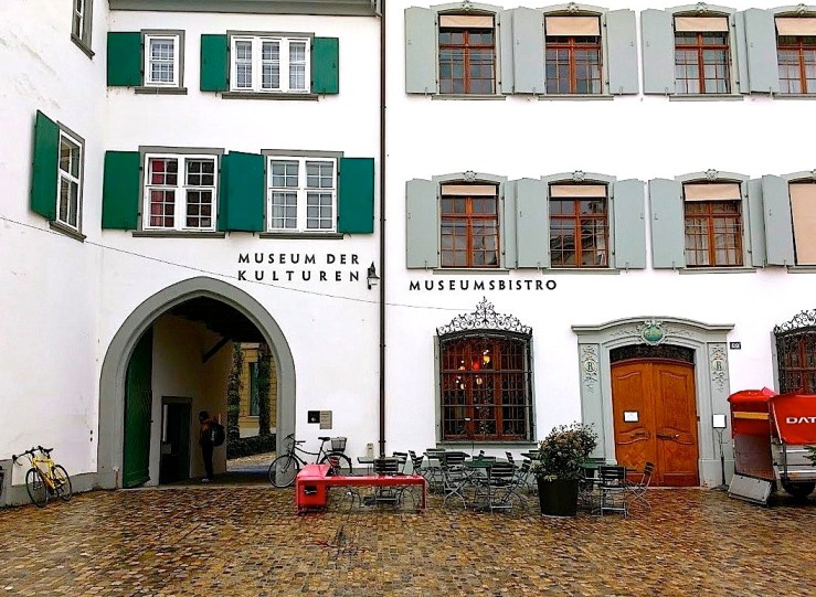 Street entrance, Basel Museum of Culture, 2015, enclos*ure
