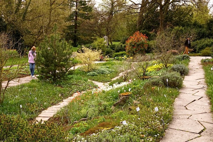 view2 of Spielhaus, enclos*ure