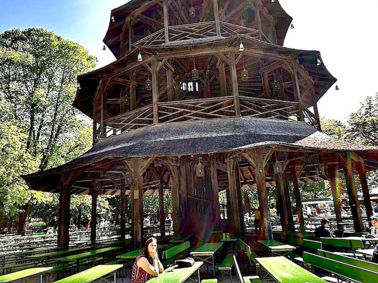 Chinese Tower, Munich, May 2016, enclos*ure