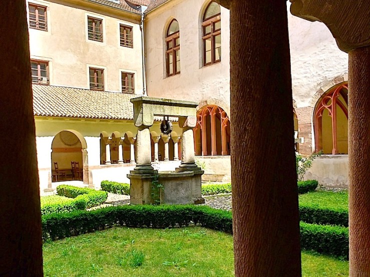 St. Pierre le Jeune 11, Strasbourg, Aug2016, by enclos*ure