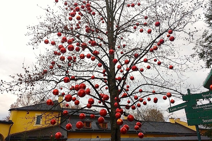 4-hellbrunn-palace-salzburg-enclosure
