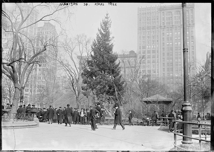christmas-tree-2-madison-sq-garden-nyc-1913-bain-library-of-congress