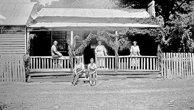 rae-family-home-christmas-1918-victoria-australia-via-museums-victoria