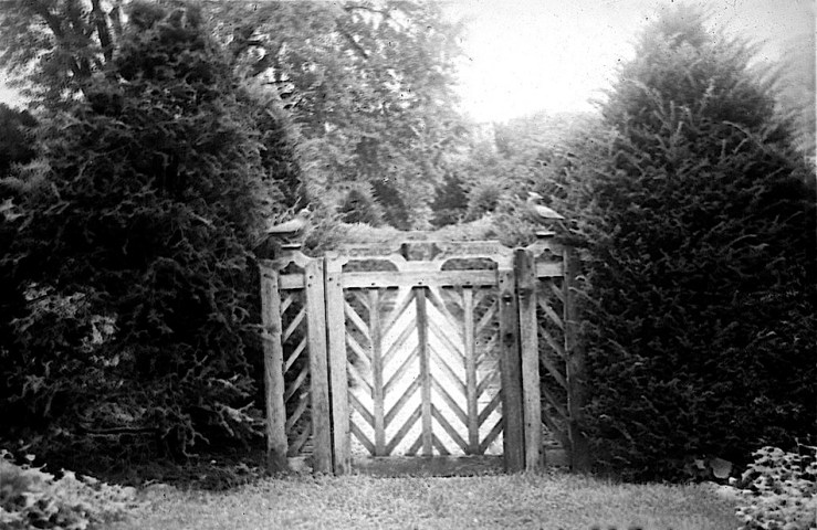 gate-at-dumbarton-oaks-1938-osu-special-collections-flickr