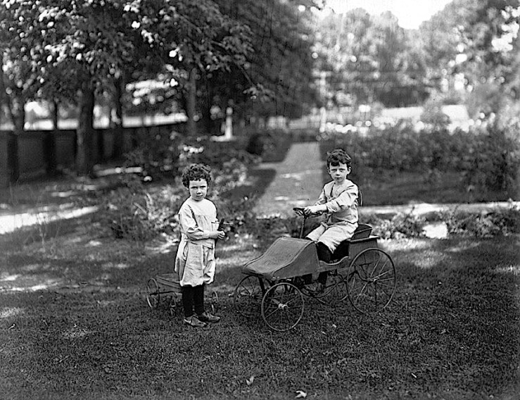 mrs-gordons-boys-1907-montreal-musee-mccord