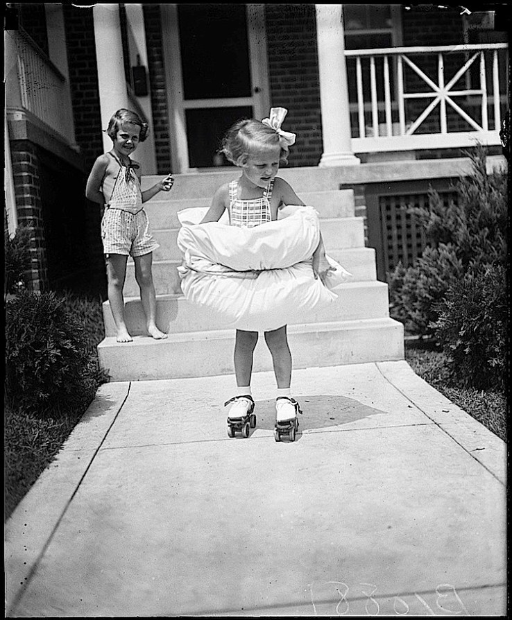 new-rollerskates-washdc-1936-harrisewing-library-of-congress