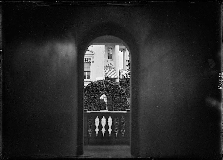the-white-house-ca-1922-harris-ewing-library-of-congress