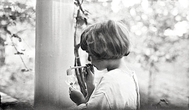 child-blowing-bubble-1916-library-and-archives-canada-on-flickr