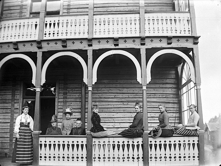 tonsasen-sanatorium-porch-ca-1890-by-carl-curman-valdres-norway-swedish-heritage-board