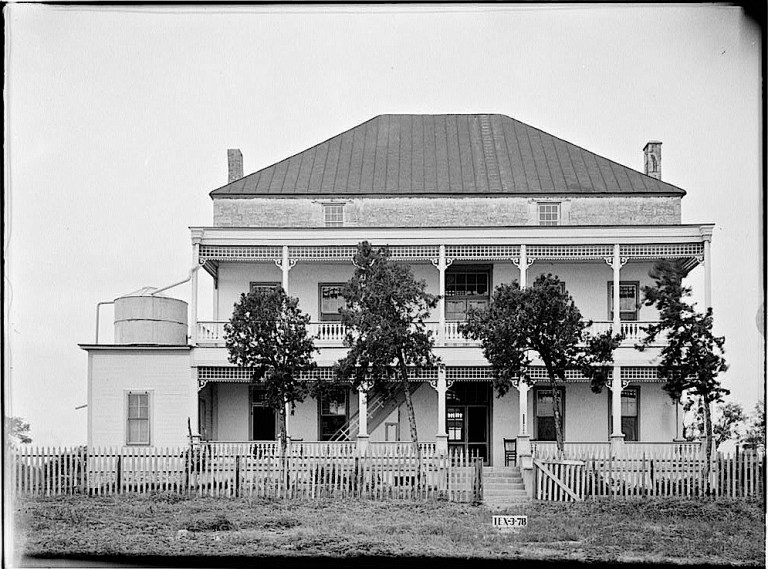 The Sunday porch: Cherry Spring, Texas – enclos*ure