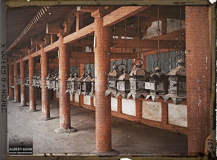 Temple of lanterns, Japan, A68700X, Musee Albert-Kahn, Archives de la Planete